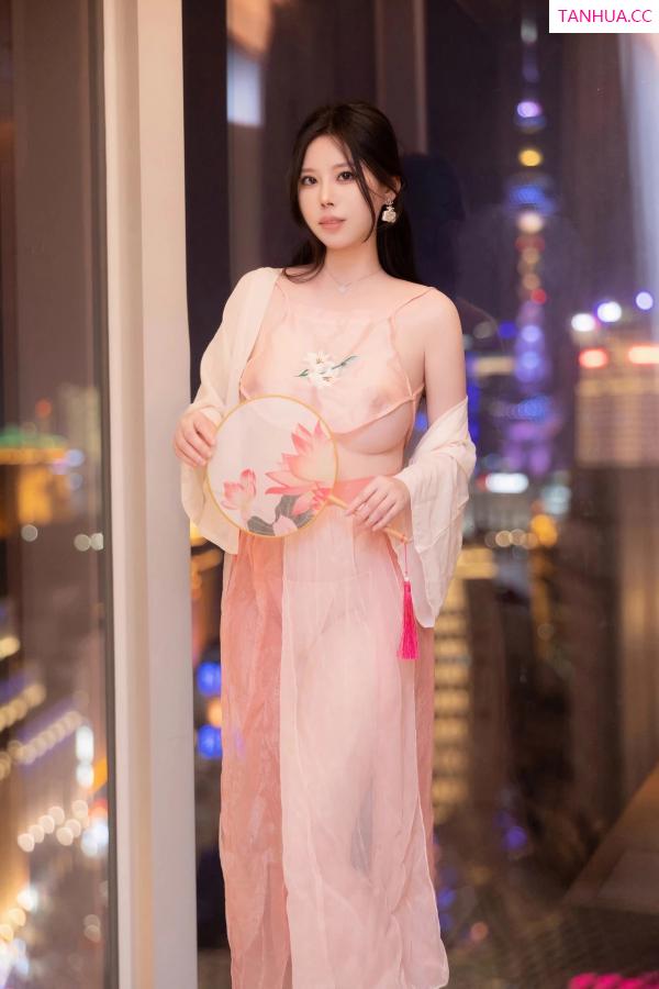 白茹雪  [XiuRen]高清写真图 2024.05.08 No.8503 白茹雪abby 美腿性感第8张图片